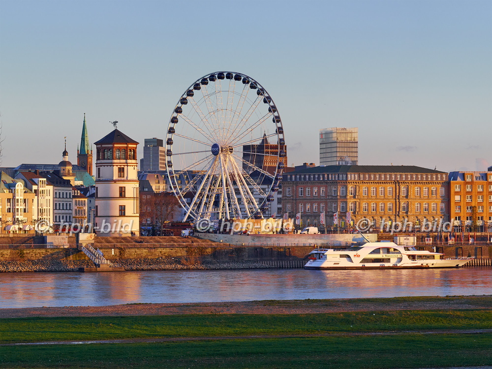 Rhein mit Altstadt und Riesenrad 131220-03bs05.jpg