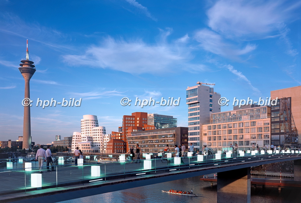 Blick über die neue Fussgaengerbruecke
1419.jpg