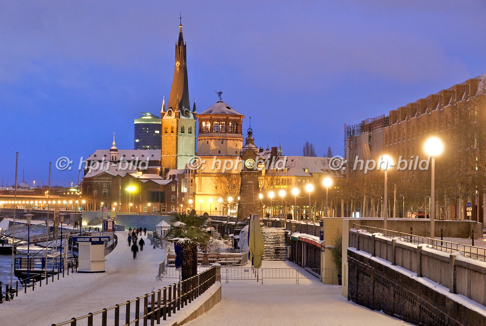 Winter in Düsseldorf
Altstadt - Rheinwerft abends 10-105.jpg