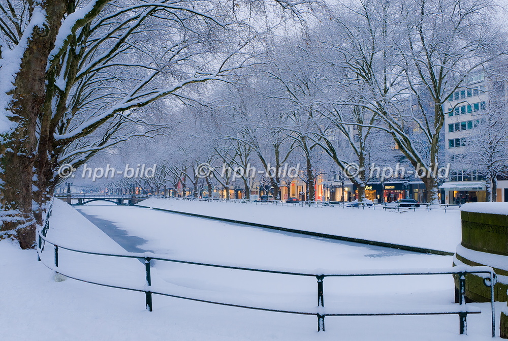 Winter in Düsseldorf
City - Königsallee 09-138.jpg