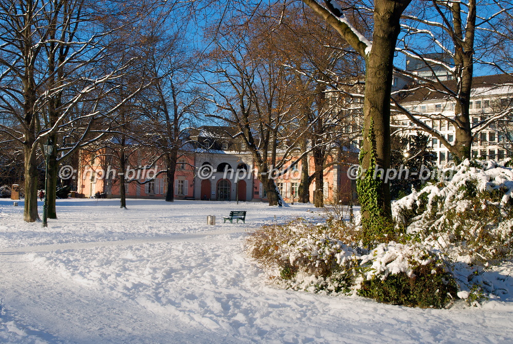 Winter in Düsseldorf
City - Hofgarten mit Theatermuseum 09-147.jpg