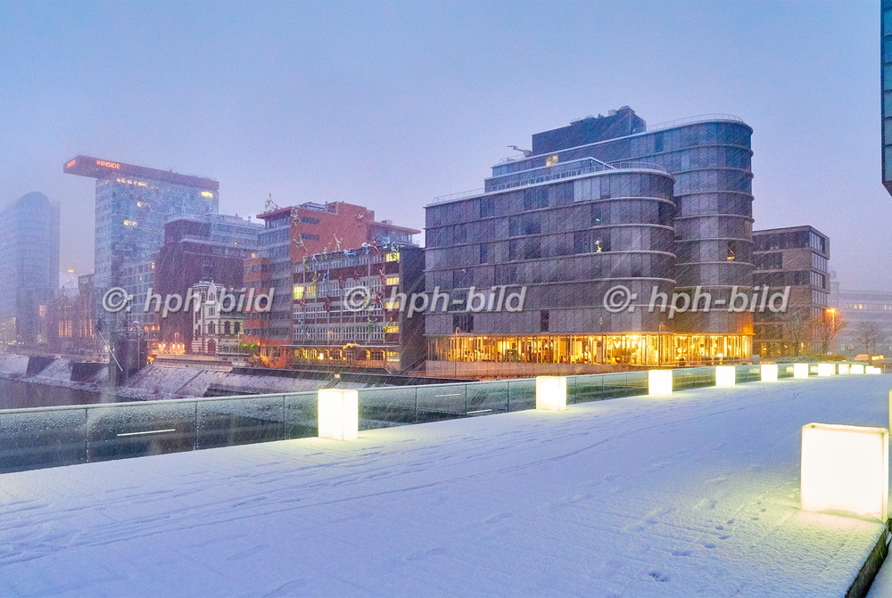Winter in Düsseldorf
Medienhafen - Livingbridge und Speditionsstrasse 17-002.jpg