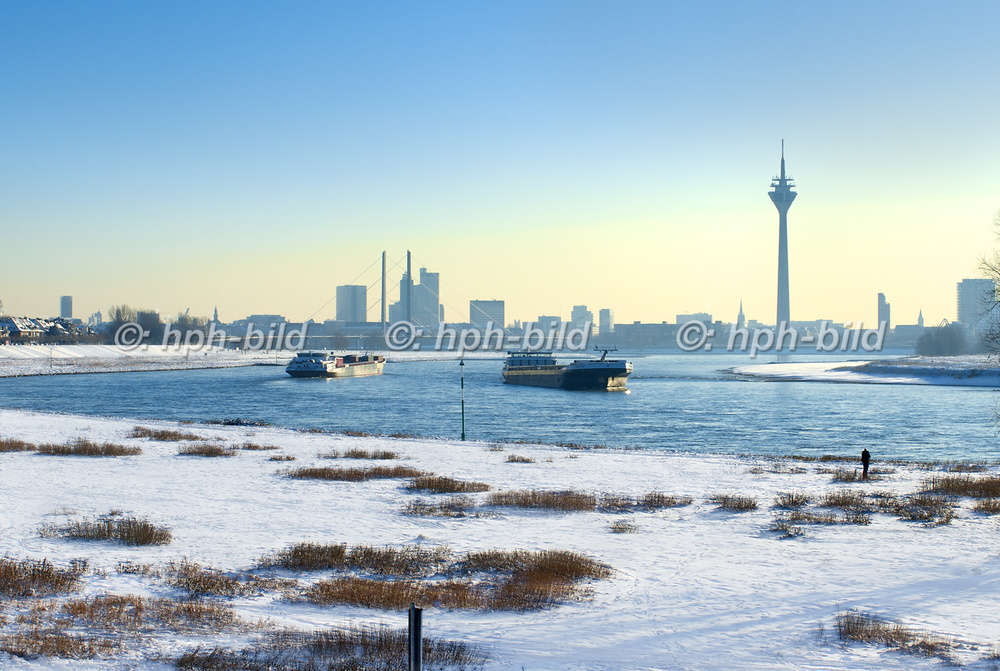 Winter in Düsseldorf
Rhein und Skyline 09-145.jpg