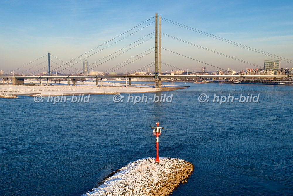 Winter in Düsseldorf
Rhein - Skyline mit Brücken 09-166.jpg