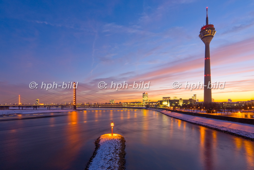 Winter in Düsseldorf
Rhein-Skyline abends 09-169.jpg