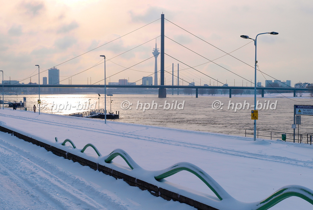 Winter in Düsseldorf
Rheinblick vom Rheinpark in Golzheim 10-138.jpg