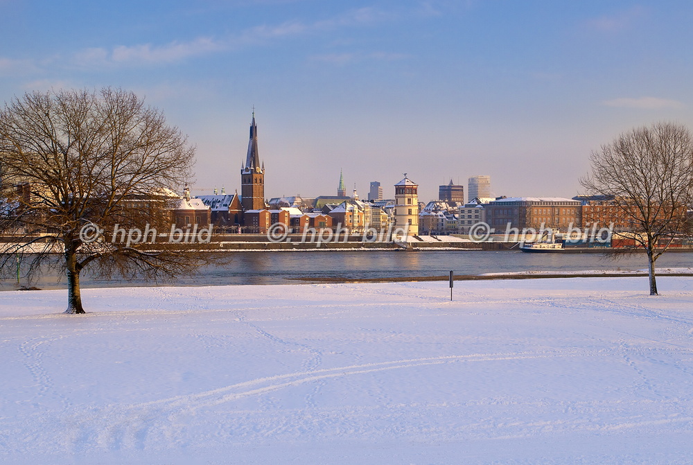 Winter in Düsseldorf
Rheinwiesen und Altstadt 10-114.jpg
