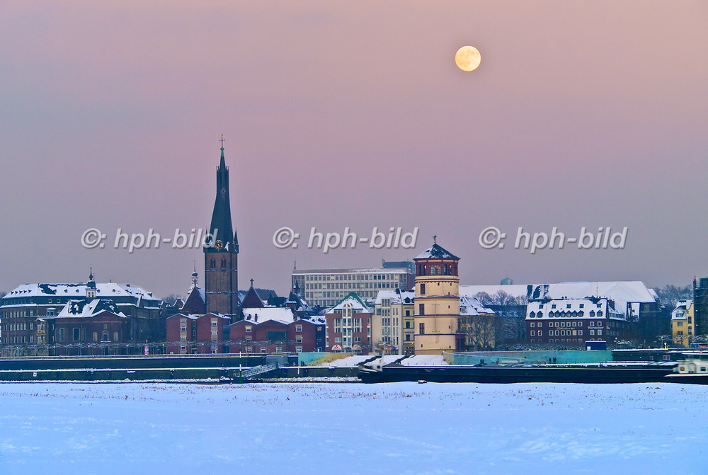 Winter in Düsseldorf
Rheinwiesen und Altstadt 10-118.jpg
