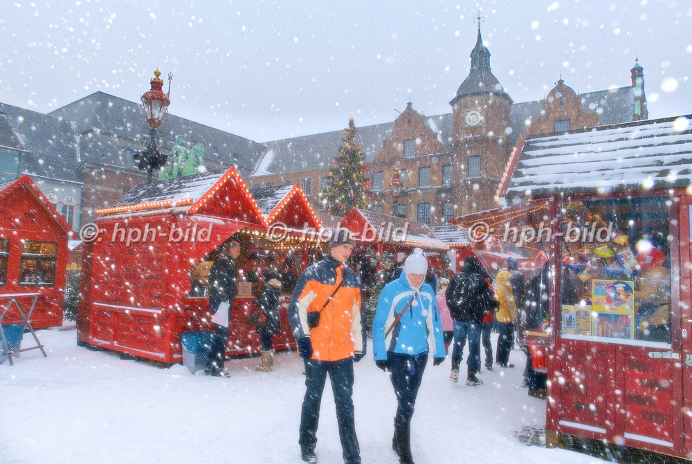 Winter in Düsseldorf
Weihnachtsmarkt am Rathaus 09-123.jpg